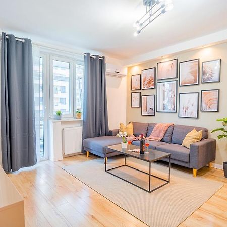 Spacious Newly Renovated 2Br Apartments With Balcony Bucharest Exterior photo