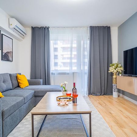Spacious Newly Renovated 2Br Apartments With Balcony Bucharest Exterior photo