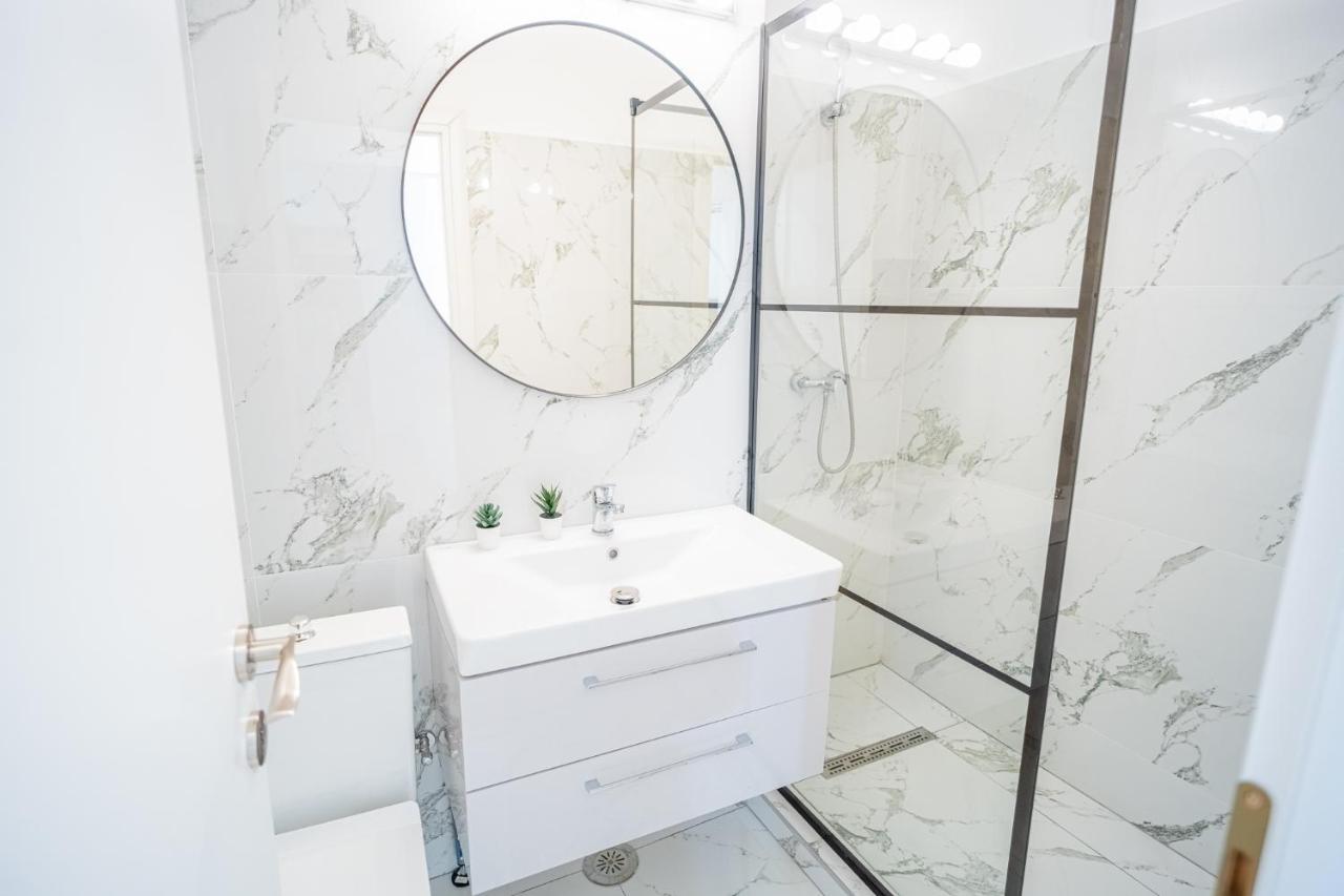 Spacious Newly Renovated 2Br Apartments With Balcony Bucharest Exterior photo