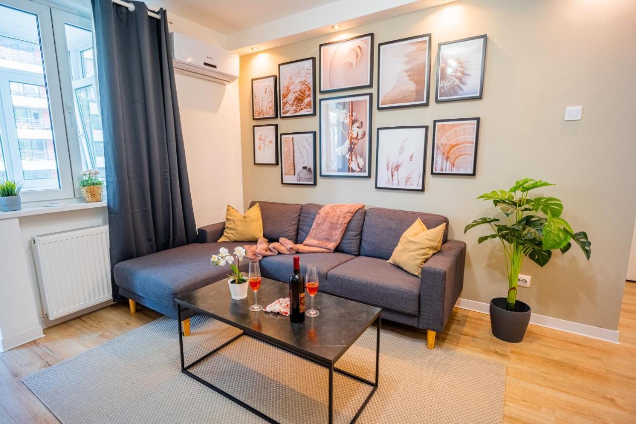Spacious Newly Renovated 2Br Apartments With Balcony Bucharest Exterior photo