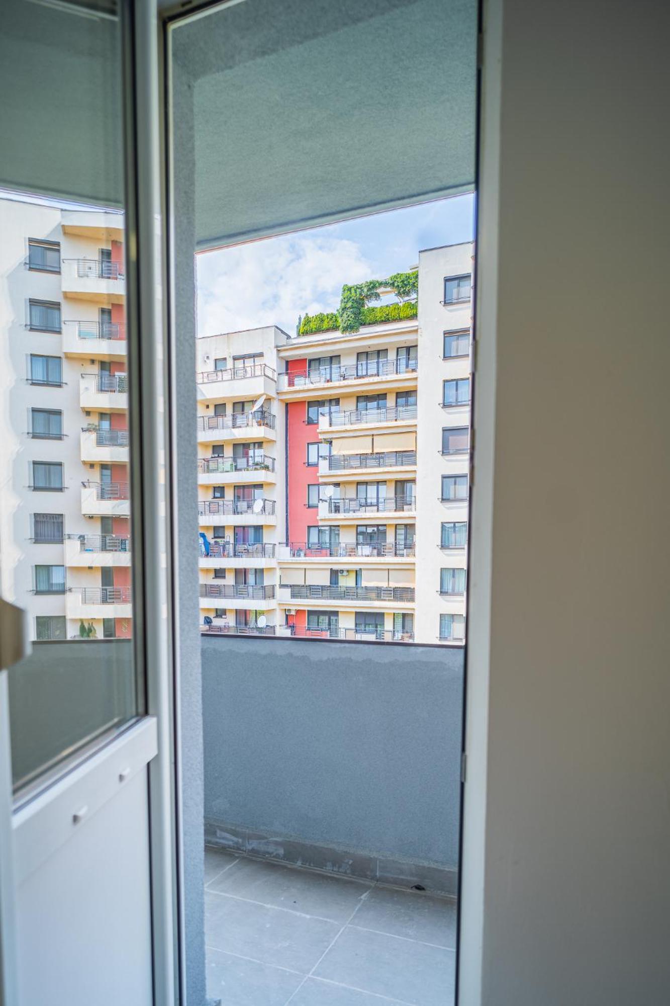 Spacious Newly Renovated 2Br Apartments With Balcony Bucharest Exterior photo