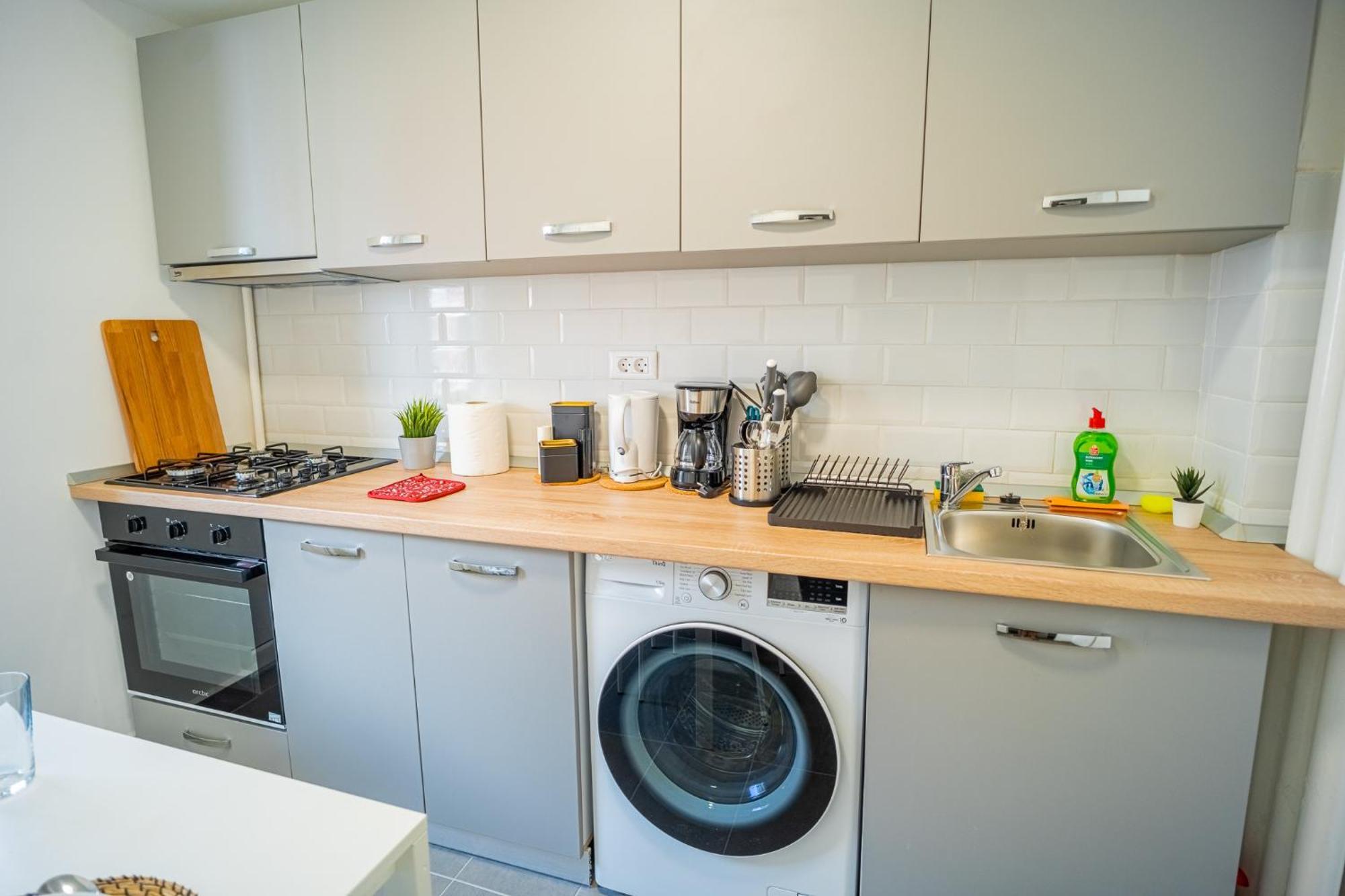 Spacious Newly Renovated 2Br Apartments With Balcony Bucharest Exterior photo