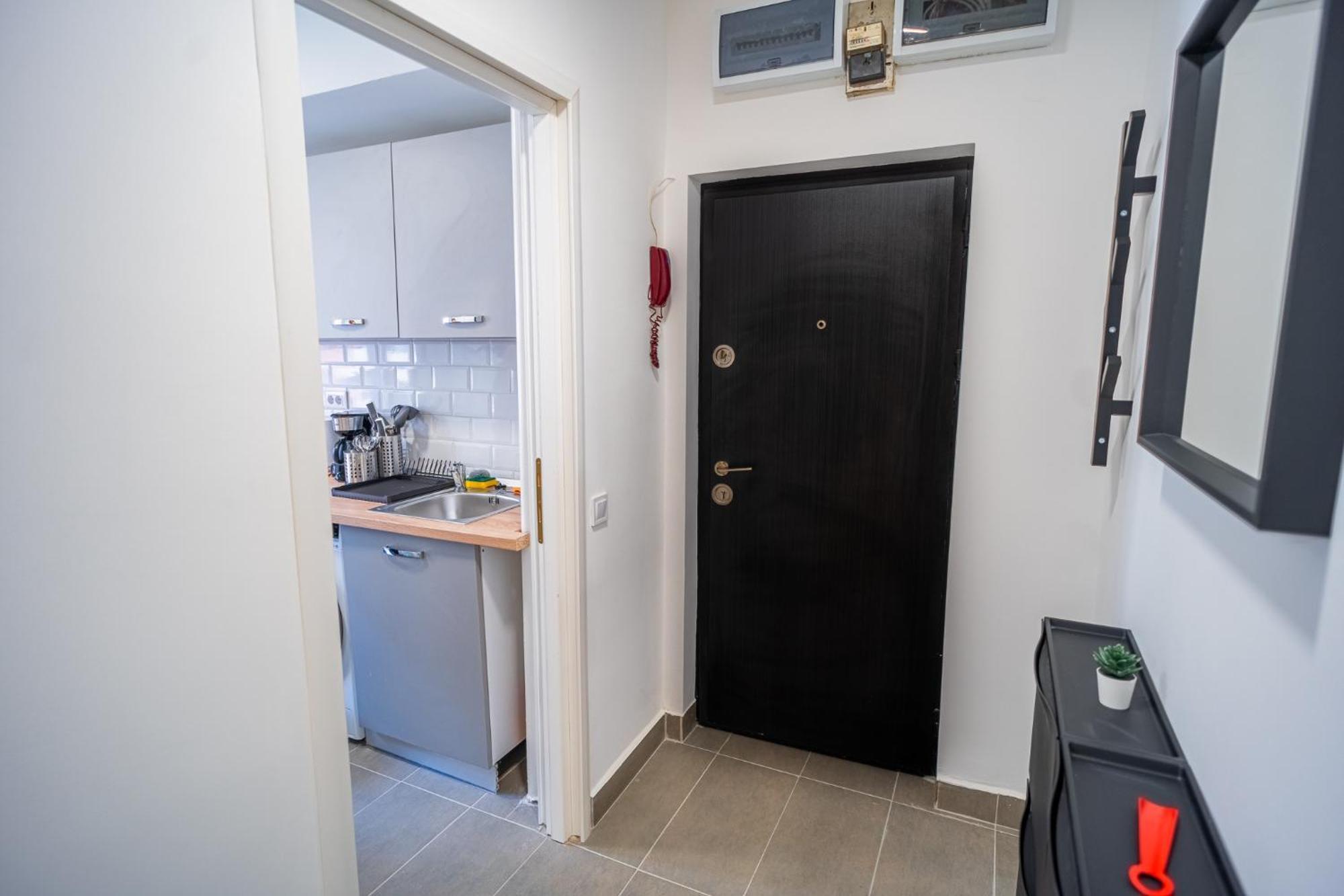 Spacious Newly Renovated 2Br Apartments With Balcony Bucharest Exterior photo