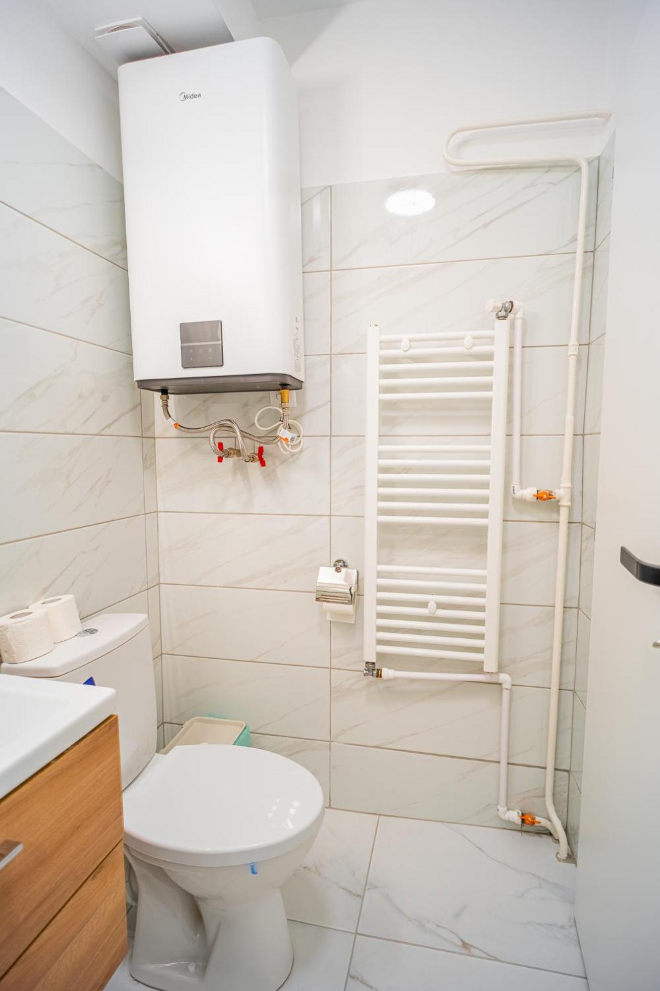 Spacious Newly Renovated 2Br Apartments With Balcony Bucharest Exterior photo